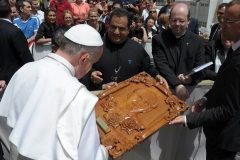 2013_May_22-_Pope__general_with_Chavara_foto